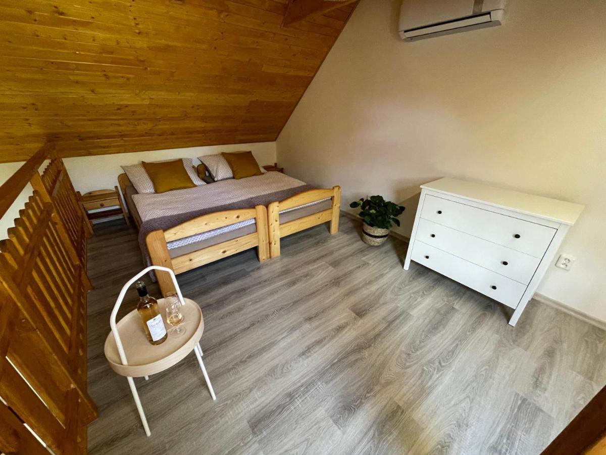 Vinny Sklep U Mna Mutěnice Kültér fotó